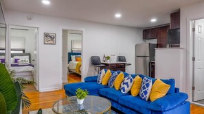 2 bedrooms, in-room safe, desk, iron/ironing board - ★Mint 2 Bd Apt | 10 min to American Dream Mall | Near NYC & EWR Airport★ (Hasbrouck Heights)