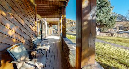 Mountain-view condo with private deck, fireplace & hot tub