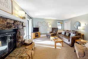 Télévision, cheminée