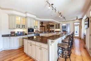 Fridge, microwave, oven, stovetop - Private Waterview Estate with 4 Suites, Hot Tub, Gourmet Kitchen and Game Room (Shady Side)