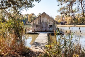 Exterior - Private Waterview Estate with 4 Suites, Hot Tub, Gourmet Kitchen and Game Room (Shady Side)