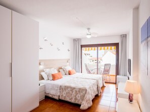 Ferros/tábuas de passar roupa, Wi-Fi, roupa de cama