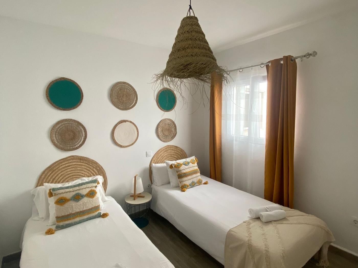 2 makuuhuonetta, silitysrauta/-lauta, ilmainen internet, vuodevaatteet