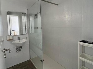 Shower, hair dryer, towels - Elcano by Best Holidays Fuerteventura (Corralejo)
