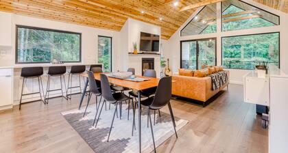 Sleek, Modern Home in Town with Forest Views, Fire Table, WiFi - Walk to Skiing