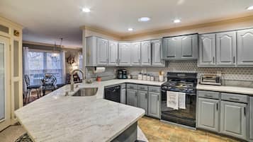 雪櫃、微波爐、爐具、洗碗機