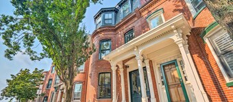 2 Mi to Dtwn: Boston Townhome Near Beaches!