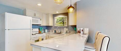 Réfrigérateur, micro-ondes, four, plaque de cuisson