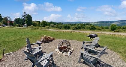 Private, well-appointed home with lake views, deck - near wine trails