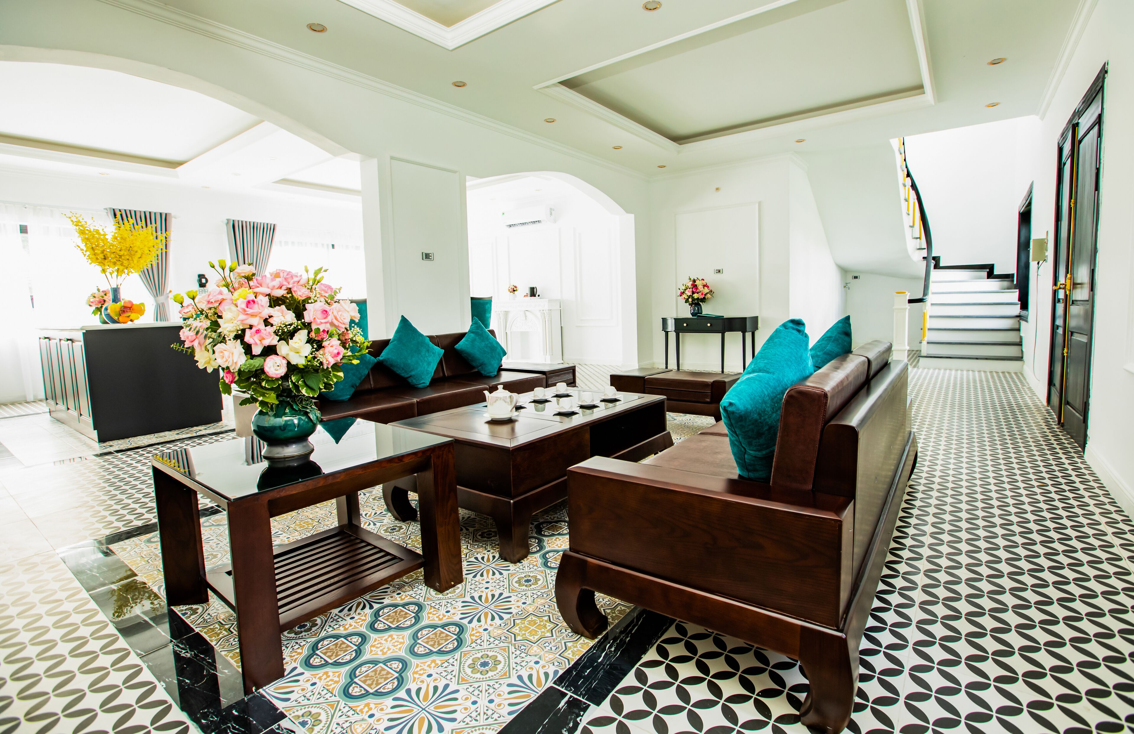 Hoang Hon Hill Villa | Living room | 40-inch TV with cable channels
