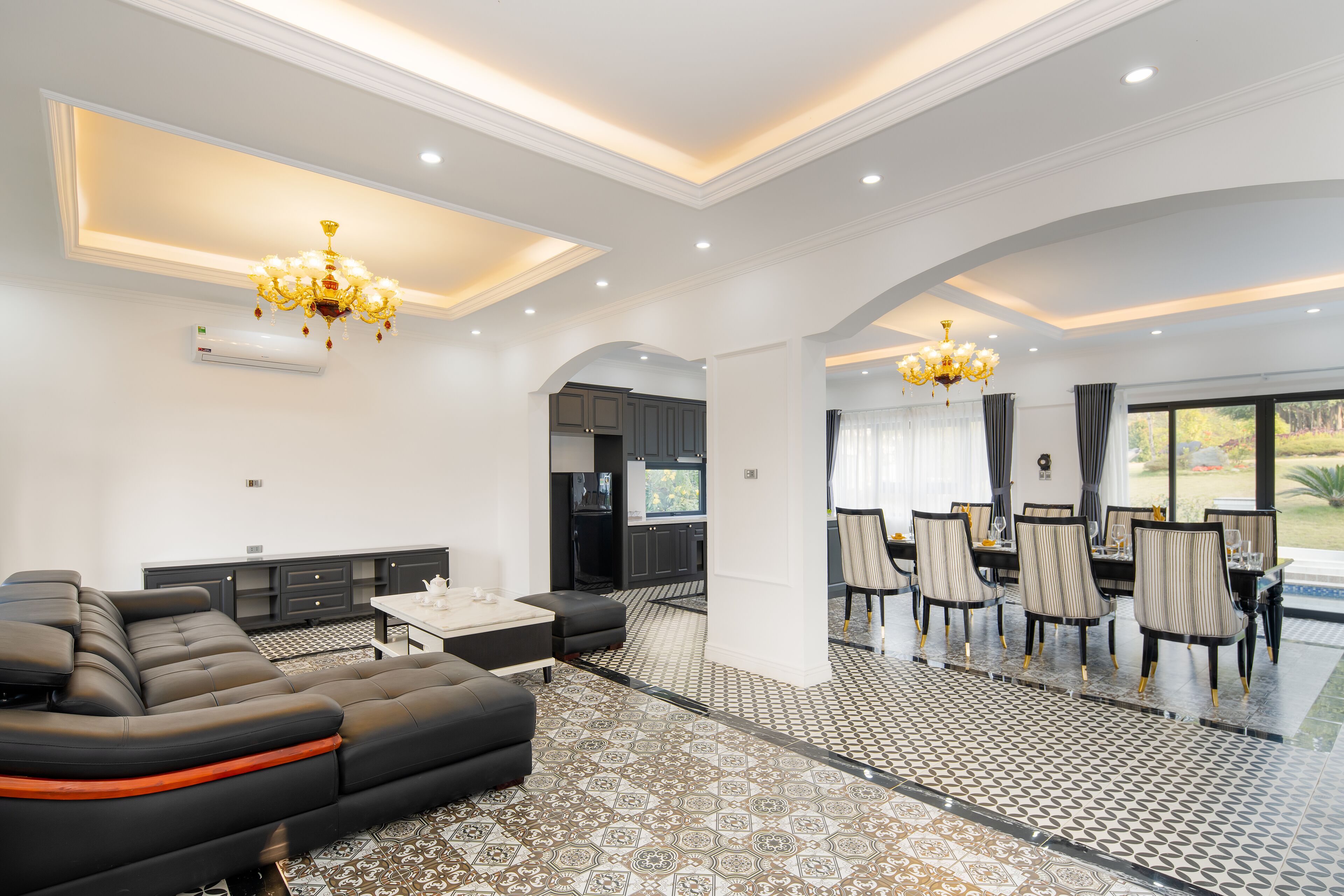 Hoang Hon Hill Villa | Shared kitchen