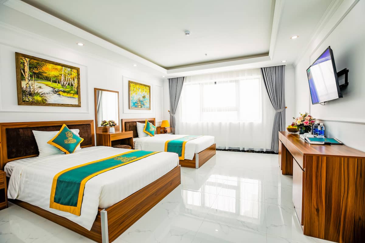 ห้องแฟมิลี่สวีท | เครื่องนอนป้องกันสารก่อภูมิแพ้, มินิบาร์, ตู้นิรภัยในห้องพัก, โต๊ะทำงาน