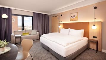 Studio | Allergikerbettwaren, Zimmersafe, laptopgeeigneter Arbeitsplatz