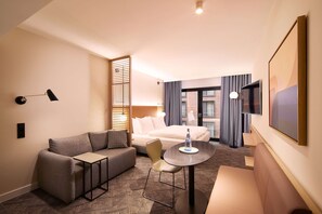 Hypo-allergenic bedding, in-room safe, laptop workspace