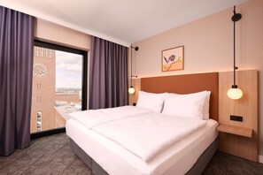 Hypo-allergenic bedding, in-room safe, laptop workspace, blackout drapes