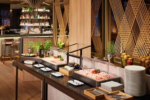Desayuno buffet todos los días (con cargo)