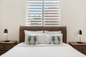 8 bedrooms, travel crib, WiFi, bed sheets - Casa de Playa | Large and fun beachfront family home for up to 21 guests (Vega Alta)