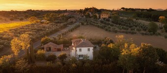 Independent villa with WIFI, private pool, A/C, close to Cortona!