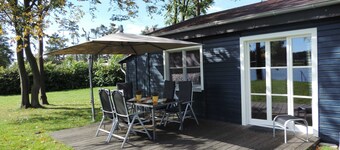 Vacation home I with direct lake access