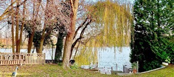 House II with direct access to the lake