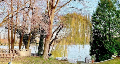 House II with direct access to the lake