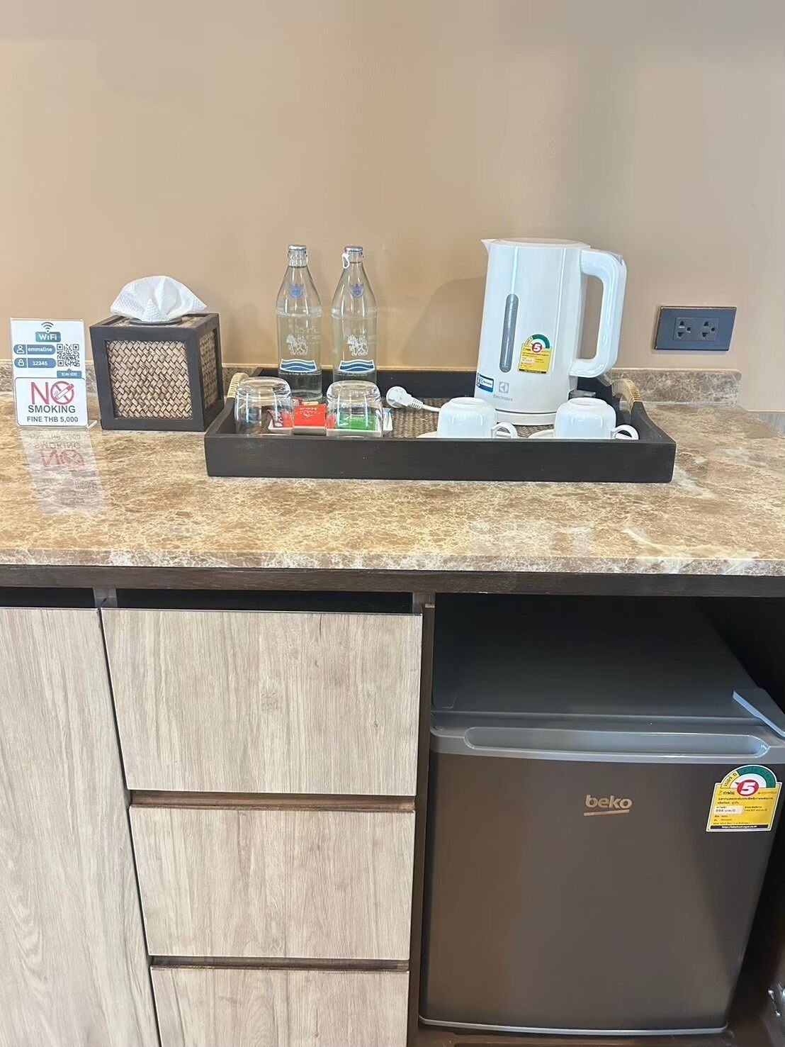 deluxe room | desk, free wifi, bed sheets