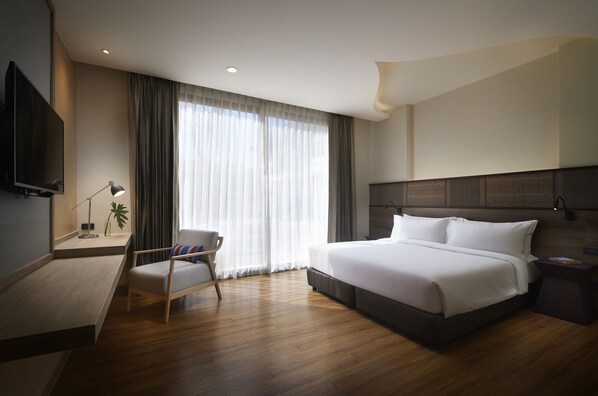 Escritorio, wifi gratis y ropa de cama 