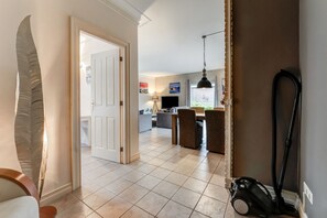 Interior - Tranquil Apartment in Sint Maartensbrug (Sint Maartensbrug)