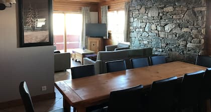 Luxury apartment 90m2 sleeps 10 La Plagne Aime 2000 at the foot of the slopes