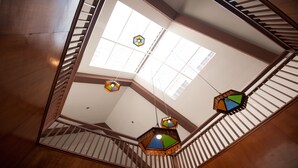 A high-ceilinged staircase with wooden railings and a skylight. - B2 Chang Phueak Gate Premier Hotel (Chiang Mai)