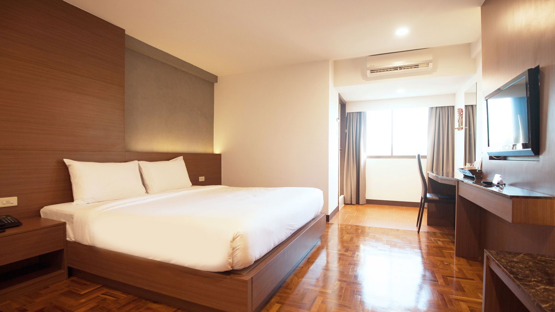 Blackout curtains, free WiFi, bed sheets