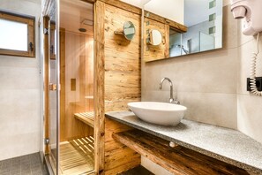 Dusche, Haartrockner, Handtücher