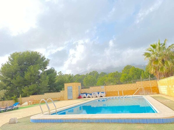 Pool - Bungalow "Alberca La Nucia" with Mountain view, Terrace & Wi-Fi (polop)