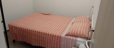 2 bedrooms, iron/ironing board, WiFi (free), bed sheets