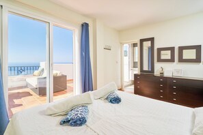 4 slaapkamers, een strijkplank/strijkijzer, gratis wifi, beddengoed