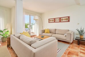 Living area - Holiday home with stunning sea views, private garden, shared pool & Wi-Fi (La Herradura)