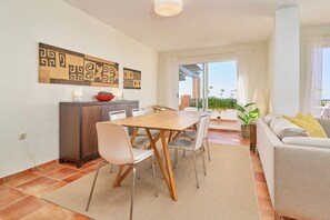 Dining - Holiday Home "Stunning sea views pool garden" with Sea View, Pool & Wi-Fi (La Herradura)