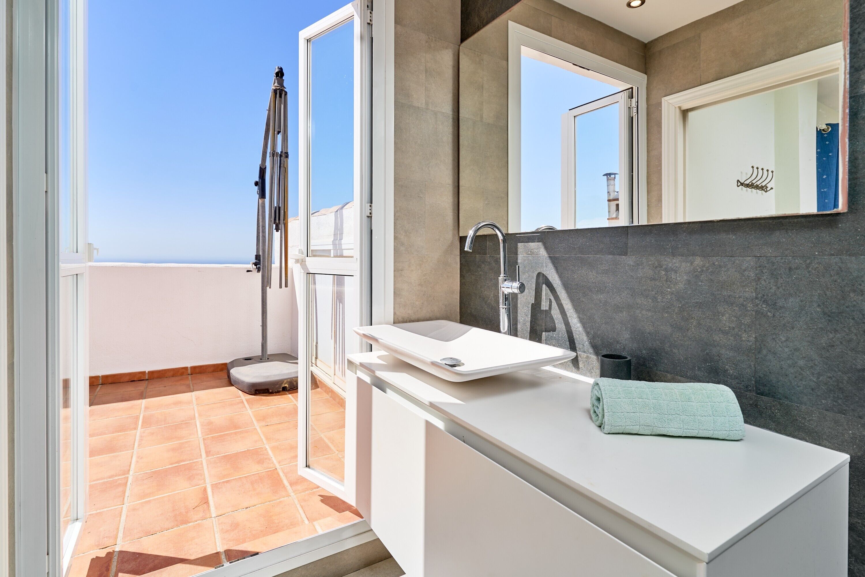 Bathtub, hair dryer