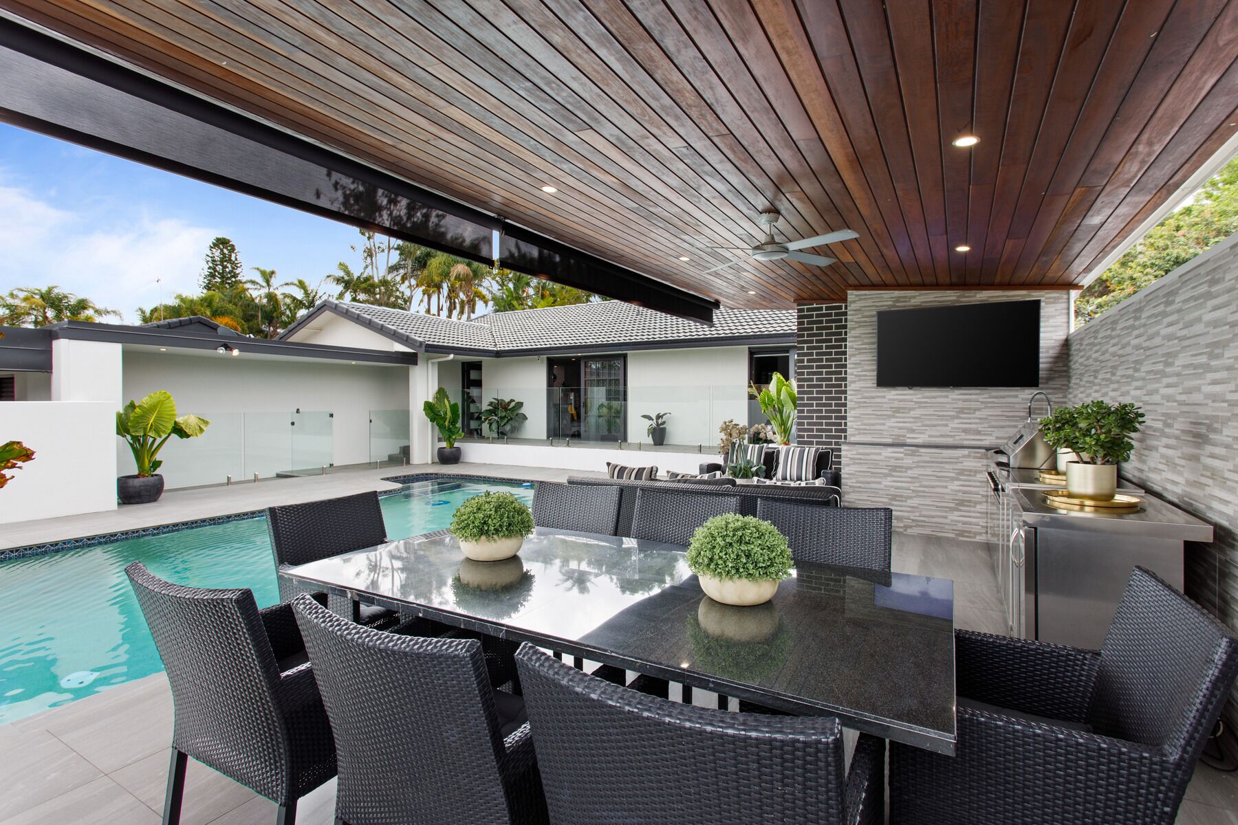 Luxurious 4 Bedroom Family Home with pool