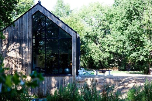 Chill @ architect designed home with wild swimming