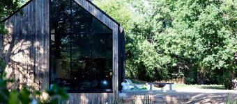 Chill @ architect designed home with wild swimming