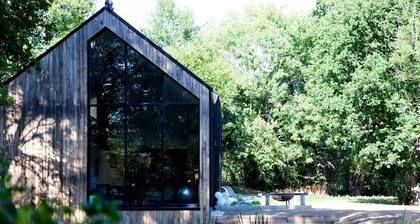 Chill @ architect designed home with wild swimming