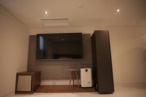 Luxe beddengoed, een bureau, gratis wifi, beddengoed