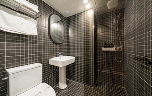 Standard Room | Bathroom