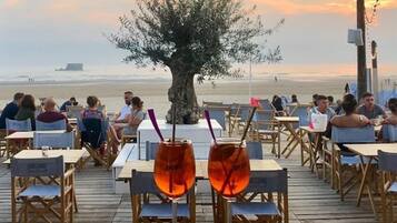 屋外ダイニングエリア