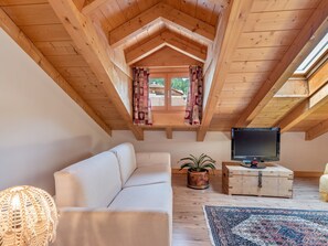 TV - Belvilla by OYO Charming Apartment in Brez with TV (Brez)