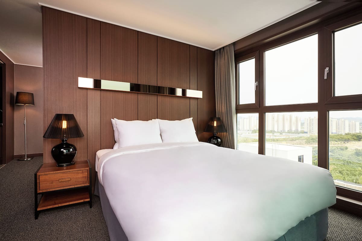 Junior Suite | 1 bedroom, individually decorated, individually furnished, free WiFi