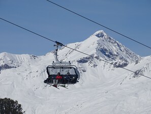 Unclassified image, 2 of 21, button