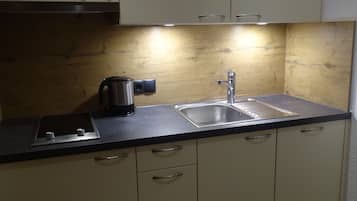 KĂŒhlschrank, Mikrowelle, GeschirrspĂŒler