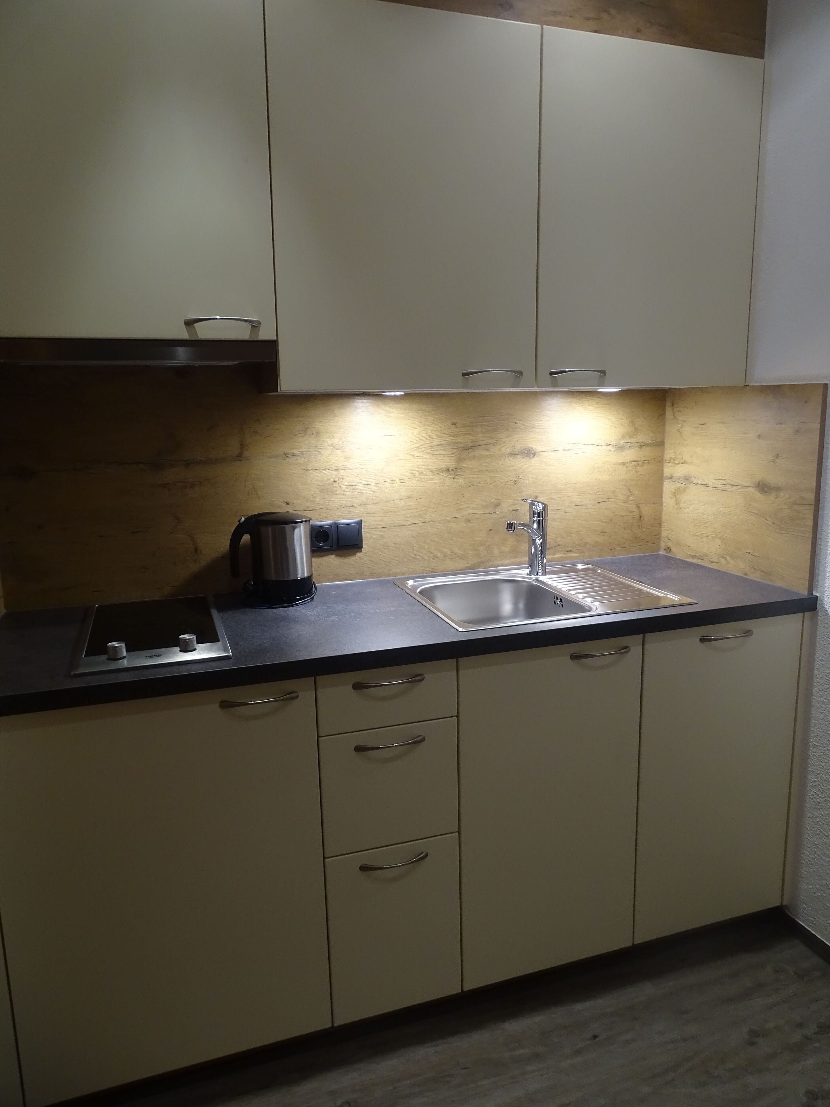 Kühlschrank, Mikrowelle, Geschirrspüler